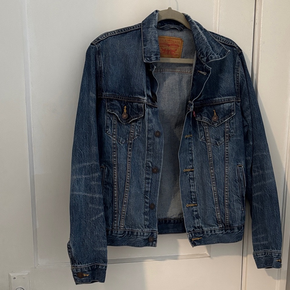 Vintage 90s Men’s Levi’s Classic Blue Denim trucker Jacket size small